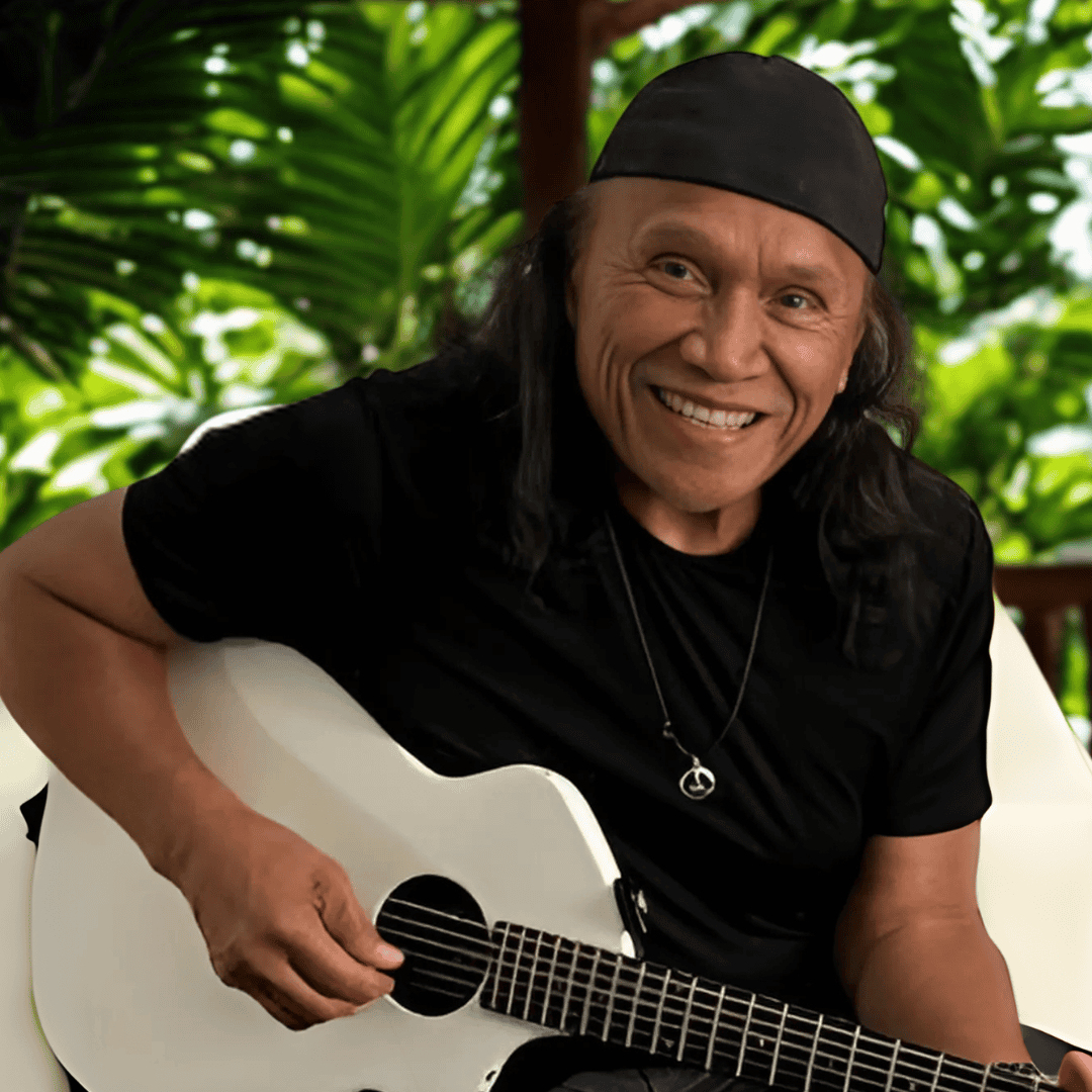 Henry Kapono with guitar 